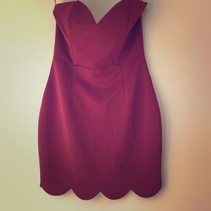 Beautiful strapless scallop edge dress! Worn once